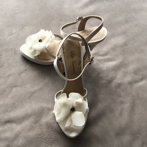 Beautiful Fabric wedding, party, evening women shoes heels  New W/box 7.5